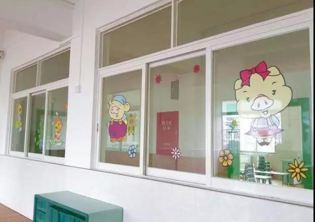 玻璃上的不干胶贴纸太烦人？清除有妙招！